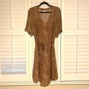 Belted dress in animal print (100 % cotton)